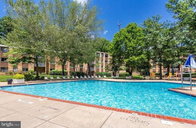 pool - 8001 Chanute Pl