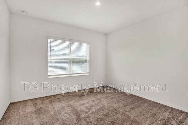 Building Photo - 296 Anthony Dr