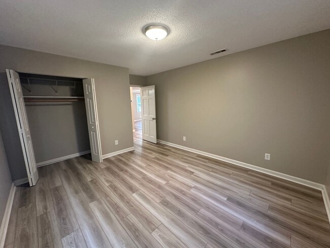 Building Photo - Charming 2 Bed 1 Bath Home In Nashville