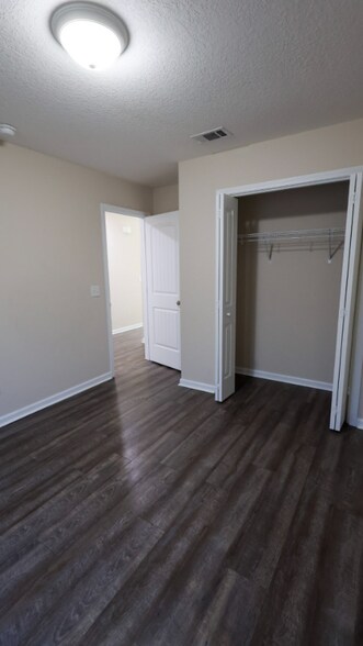 Building Photo - 123 Villa Rd