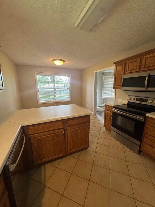 Building Photo - 509 S Whippoorwill Dr