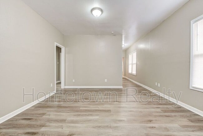 Building Photo - 2105 N Lottie Ave