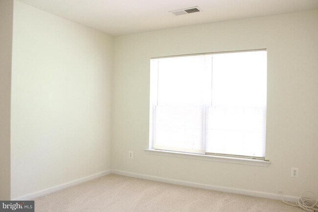 Building Photo - 15220 Lord Culpeper Ct