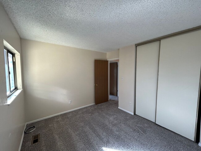 Building Photo - 2223 Ptarmigan Ln