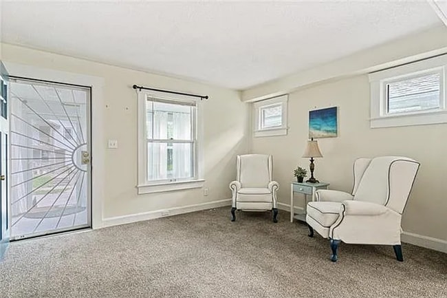 Building Photo - Spacious 3 Bed, 2 Bath Home with 1-Car Garage Near Downtown Kansas City