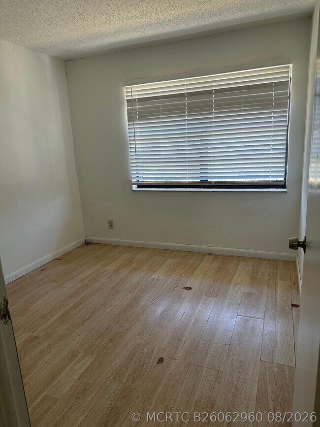 Building Photo - 931 SW 20th Ct