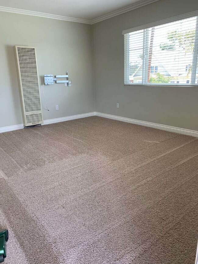 Building Photo - $2,400 - 1 Bed / 1 Bath Charming Condo in Hillcrest