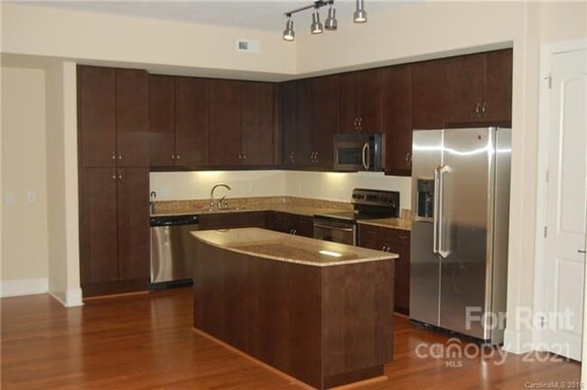 Building Photo - 4620 Piedmont Row Dr