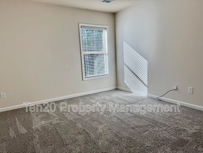 Building Photo - 789 Honey Do Ct