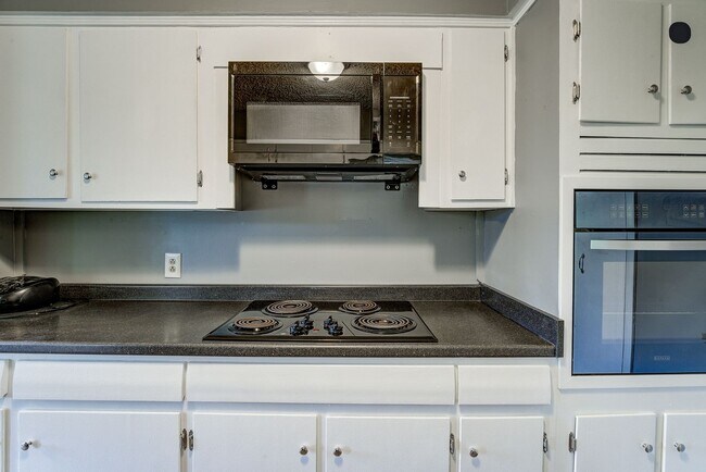 Building Photo - Newly Renovated 3 Bedroom Rental in Johnson City