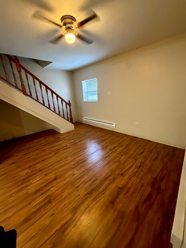 Building Photo - 690 W Judson St