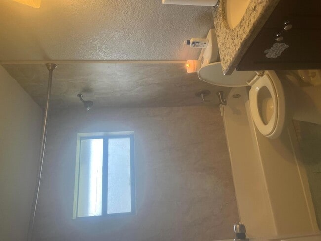 Building Photo - 1322 Pines Ln