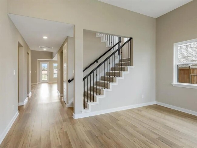 Building Photo - 7010 Lauren Oak Dr