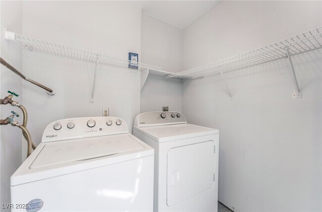 Building Photo - 3151 N Soaring Gulls Dr