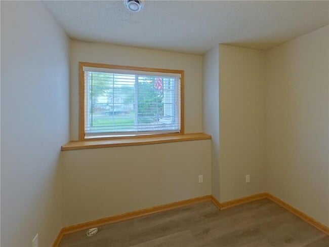 Building Photo - 452 Orchard Pkwy W