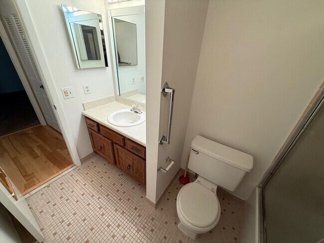 Building Photo - 6215 Coral Lake Dr