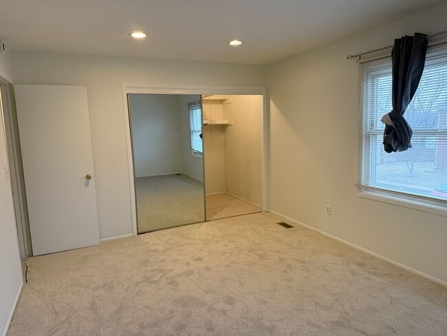 Building Photo - Newly Renovated! - 2 Bedroom, 1.5 Bathroom Condo In Van Buren Twp, Mi