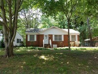 Building Photo - 3525 Draper Ave