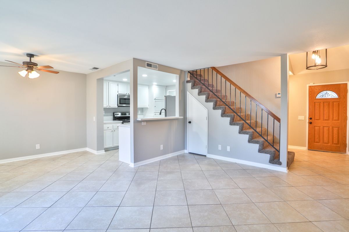 Building Photo - 9369 Silverleaf Way
