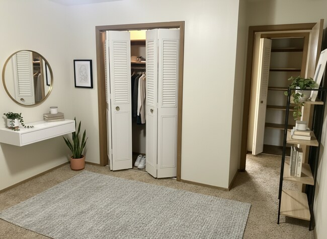 Building Photo - Large 1 Bedroom 1 Bath at Indian Village Apartments