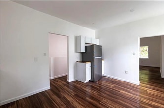 Building Photo - 417 E Burgess St