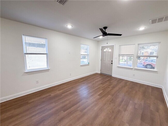 Building Photo - 1051 Lubel Ave