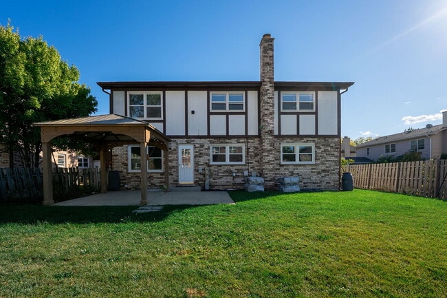 Building Photo - 1000 E Callero Cir