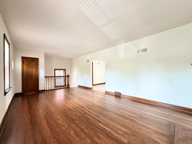 Building Photo - 4734 Locke Ave
