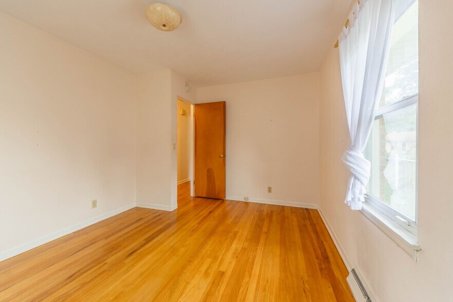 Building Photo - 2726 Applelane Ave