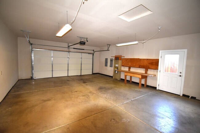 Building Photo - Gorgeous ground level accessible home.