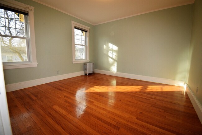 Building Photo - 39 S Normandy Ave