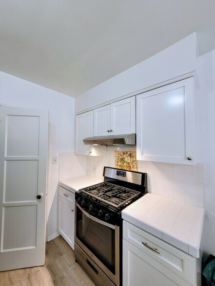 Building Photo - 305 N Palm Ave