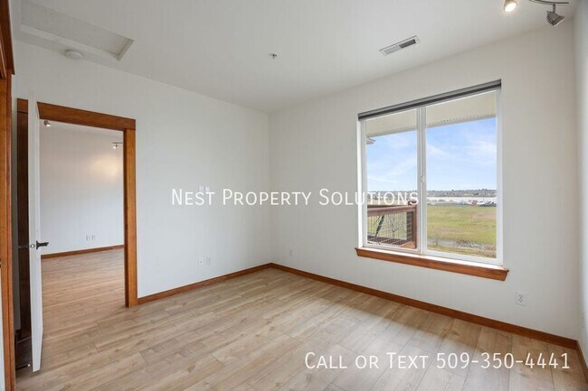 Building Photo - 6432 Melby Way NE