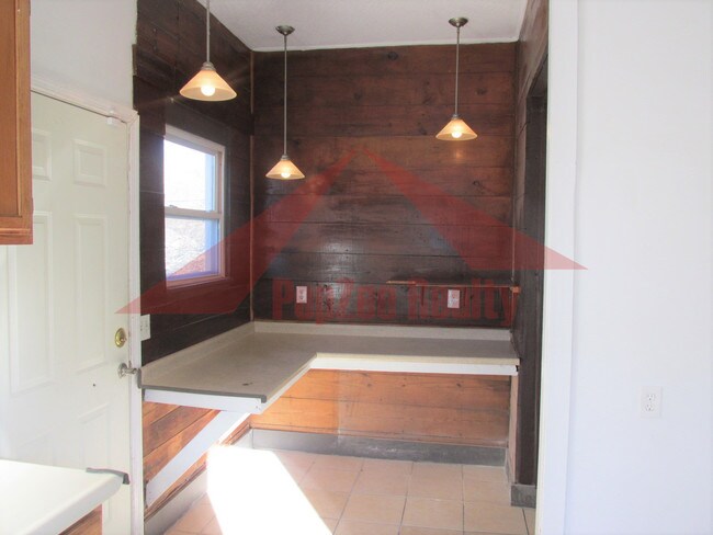 Building Photo - 2125 Catalpa Dr