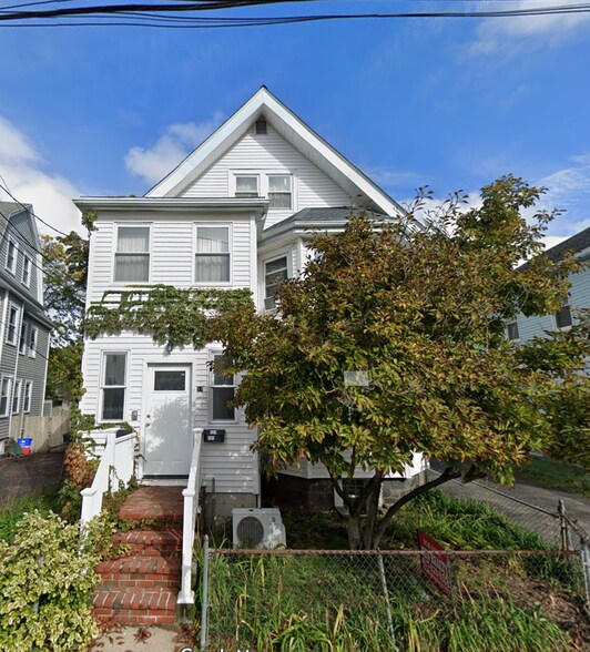Primary Photo - 17 Holman St