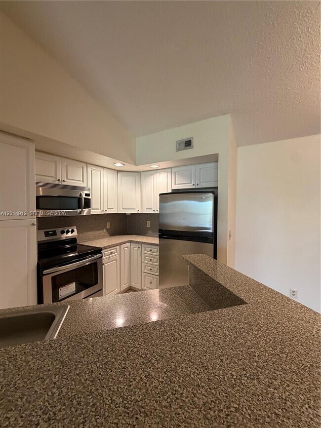 Building Photo - 12950 Vista Isles Dr