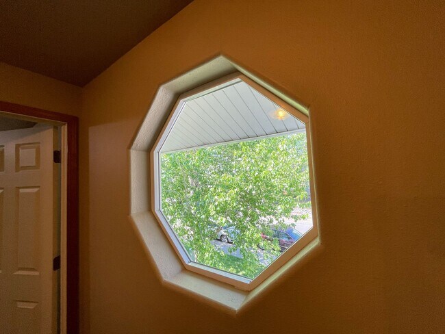 Building Photo - Spacious 4-Bedroom, 2.5-Bath Home with Deck, Fireplace & Updated Kitchen
