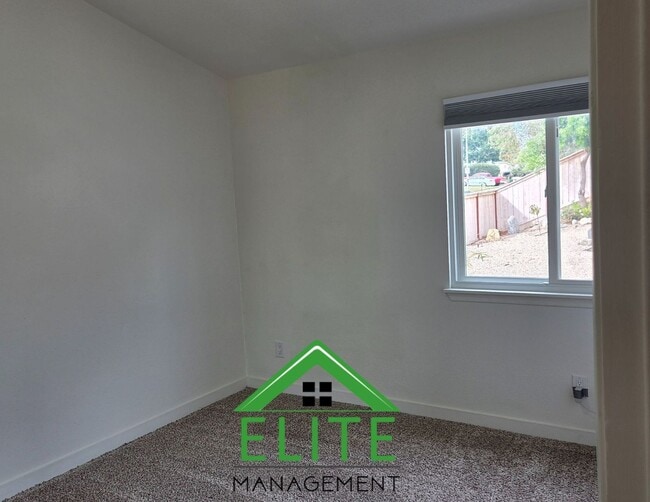 Building Photo - Beautifully Updated 3 Bedroom, 2 Bath Home...