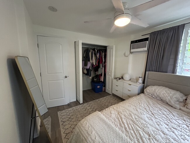 Bedroom with large closet and 2 dressers - 44-135 Bayview Haven Pl