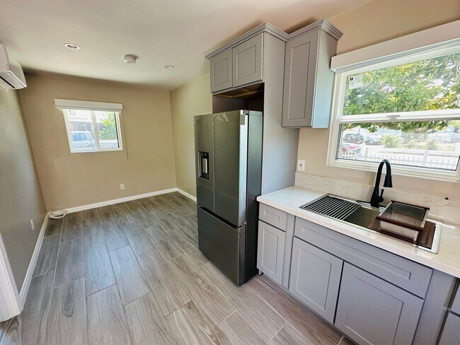 Building Photo - Gorgeous 1BD/1BA all appliances included. Move in ready!!