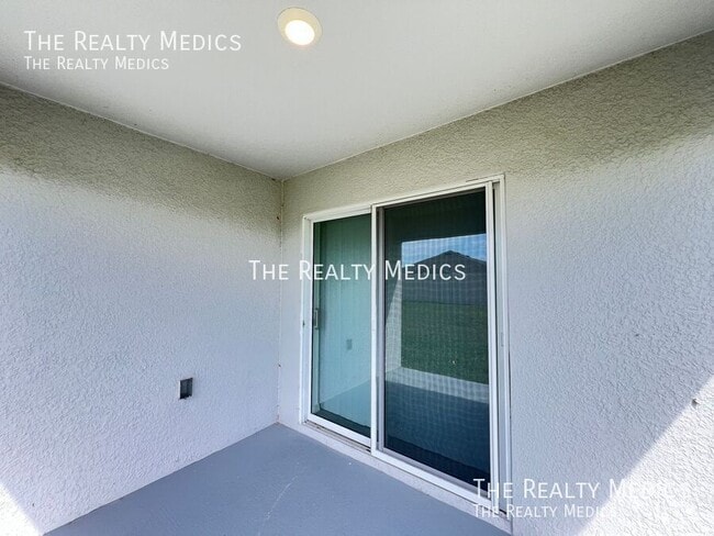 Building Photo - 4801 N Forest Ridge Blvd