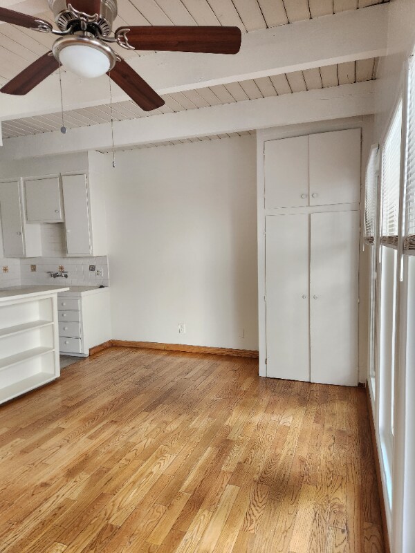 Building Photo - 1909 Beachwood Dr