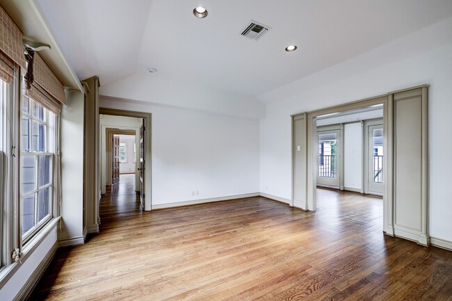 Building Photo - 3020 San Felipe St