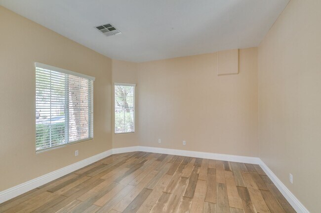 Building Photo - Spacious & Beautiful 3-Bedroom Home in Gat...