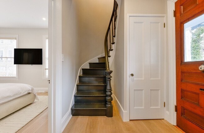 Building Photo - 51 Fair St