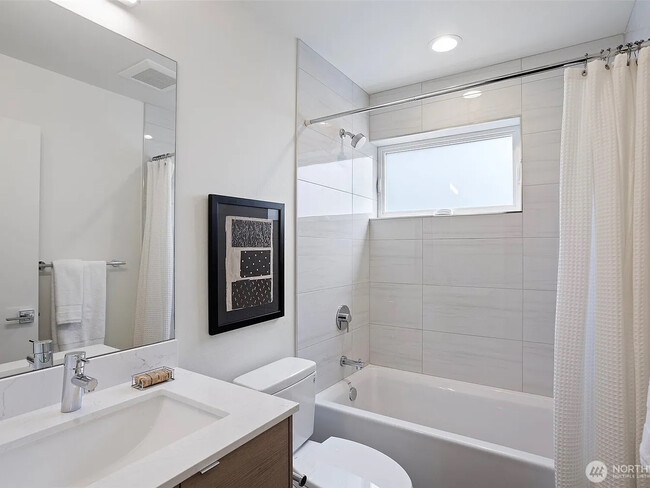 Building Photo - 2525 29th Ave S