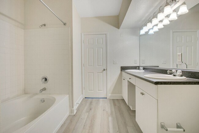 Building Photo - 202 E South St