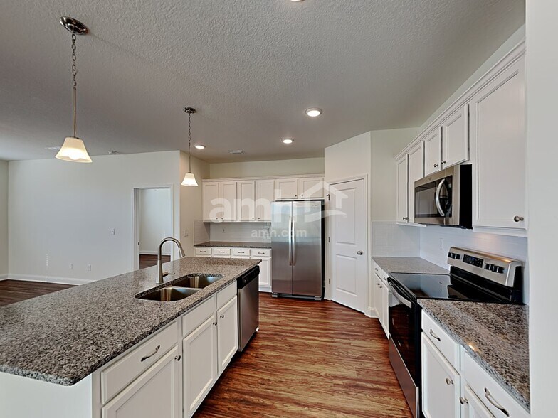 Building Photo - 117 Banyan Frst Dr