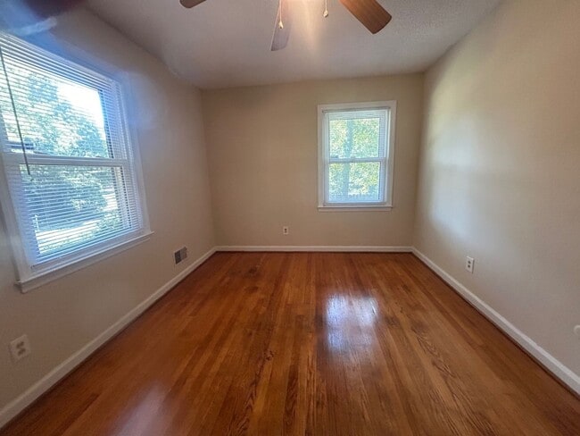 Building Photo - 1427 Woodlawn Ave