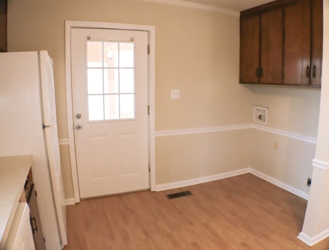 Building Photo - Lovely 5 bedroom, 2 bathroom brick home in Reidsville